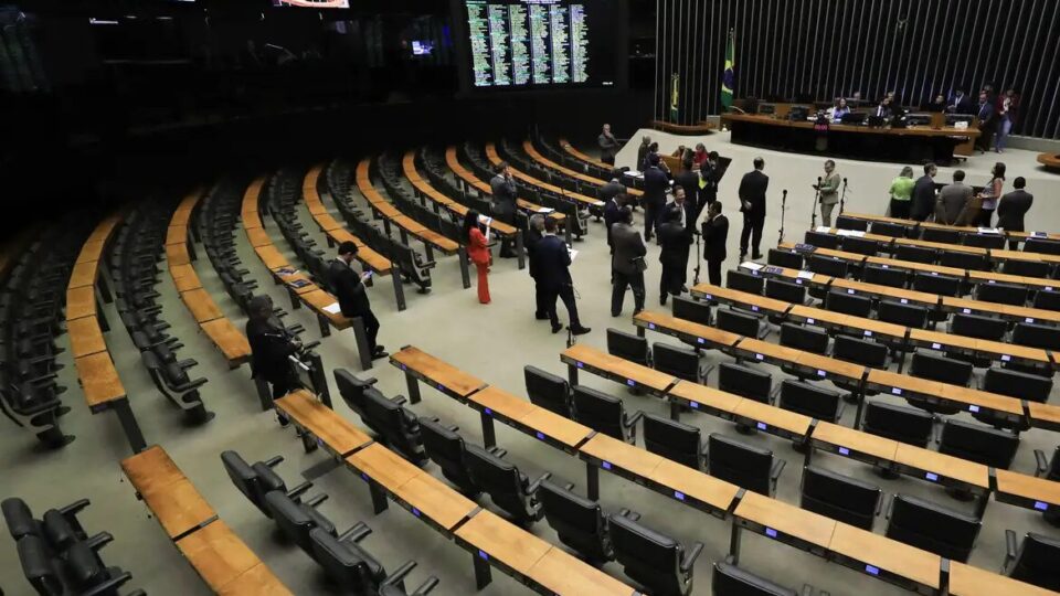 Governo corta em 43% pagamento de emendas parlamentares em 2025