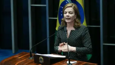 Gleisi elogia Motta por pautar projetos de proteção à criança e aproveita polêmica da "adultização" para defender regulamentação das plataformas digitais.