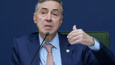 Filho de Barroso decide não voltar aos EUA após medida de Trump