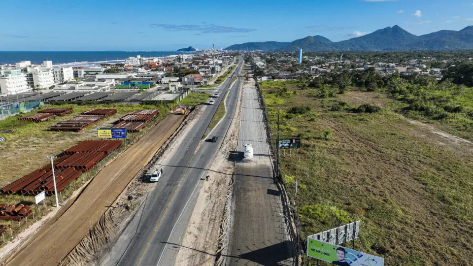 Trecho da PR-412 em Pontal do Paraná recebe intervenções para ampliação da via