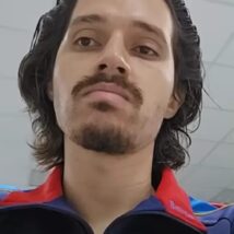Youtuber Wilker Leão é condenado por calúnia contra professor da UnB e suspenso por gravações não autorizadas durante aulas.