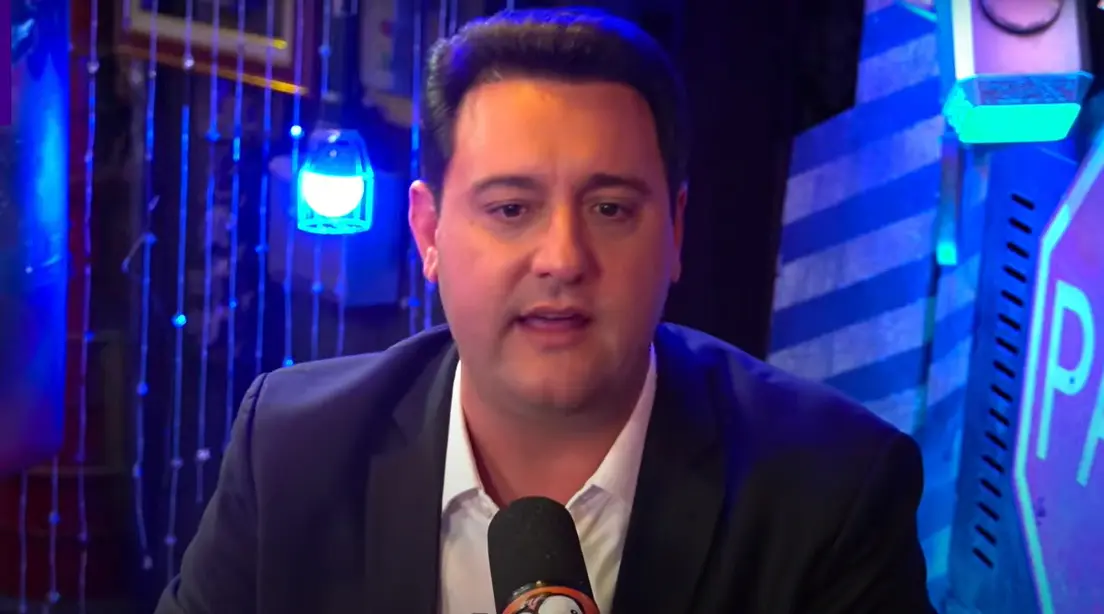 Ratinho Junior fala sobre posição política no programa Inteligência Ltda.