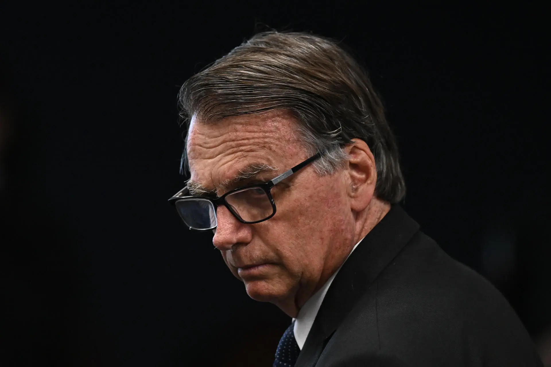 Moraes autoriza Bolsonaro a fazer exames, mas cobra atestado