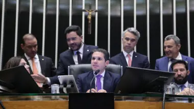 Motta adia análise do fim do foro privilegiado; PL fará obstrução