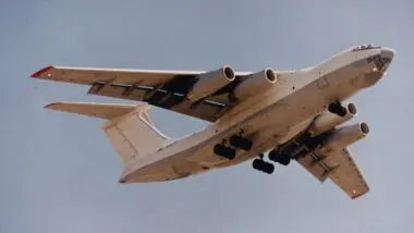 Avião cargueiro russo Ilyushin IL-76 similar ao que pousou no aeroporto de Brasília.