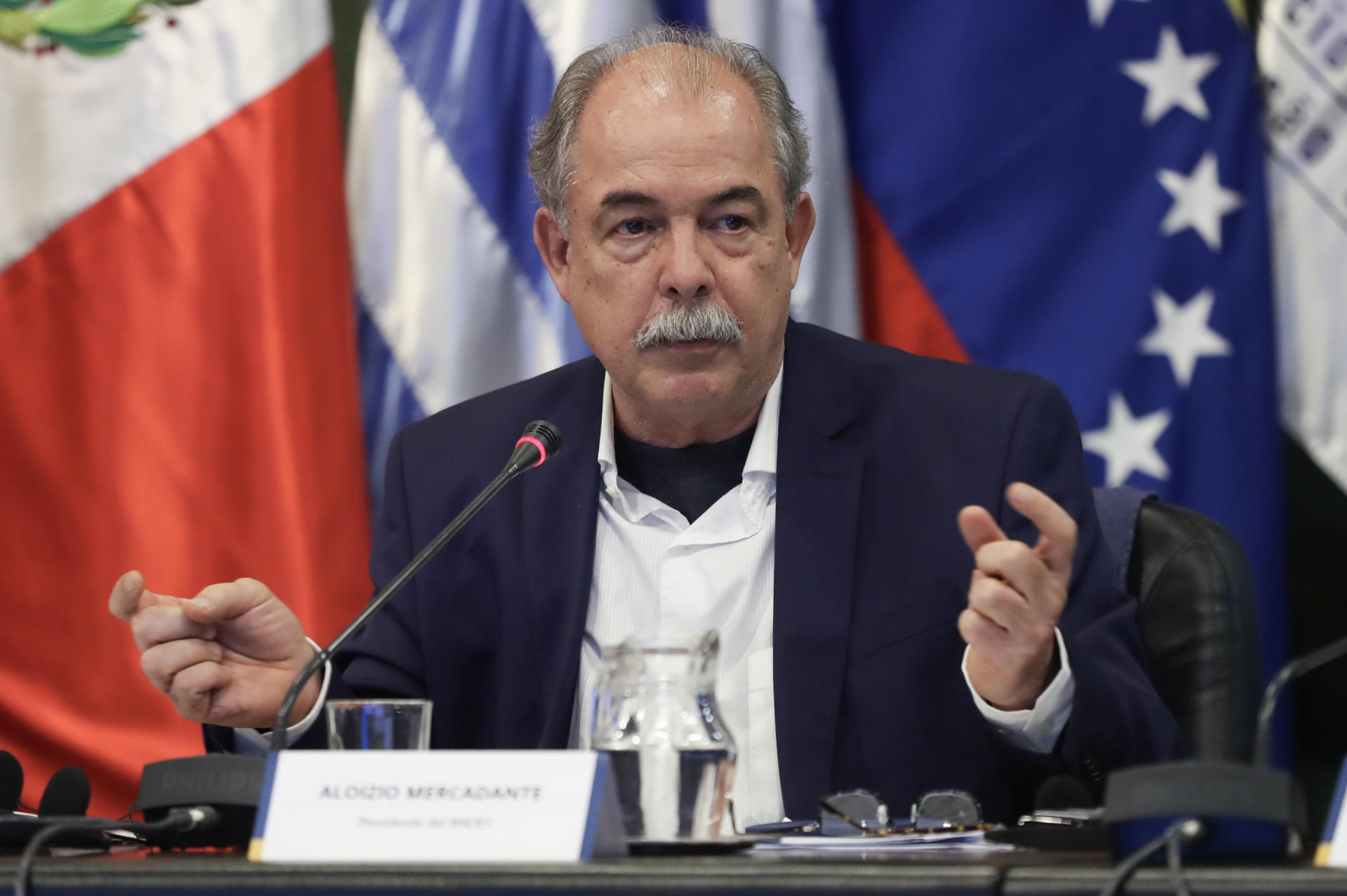 Mercadante presenteia ex-vice dos EUA com café e faz piada sobre tarifaço