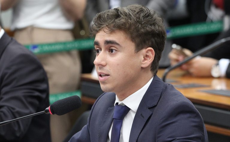 Nikolas Ferreira deu o voto de minerva para aprovar o projeto do fim da aprovação automática na Comissão de Educação.