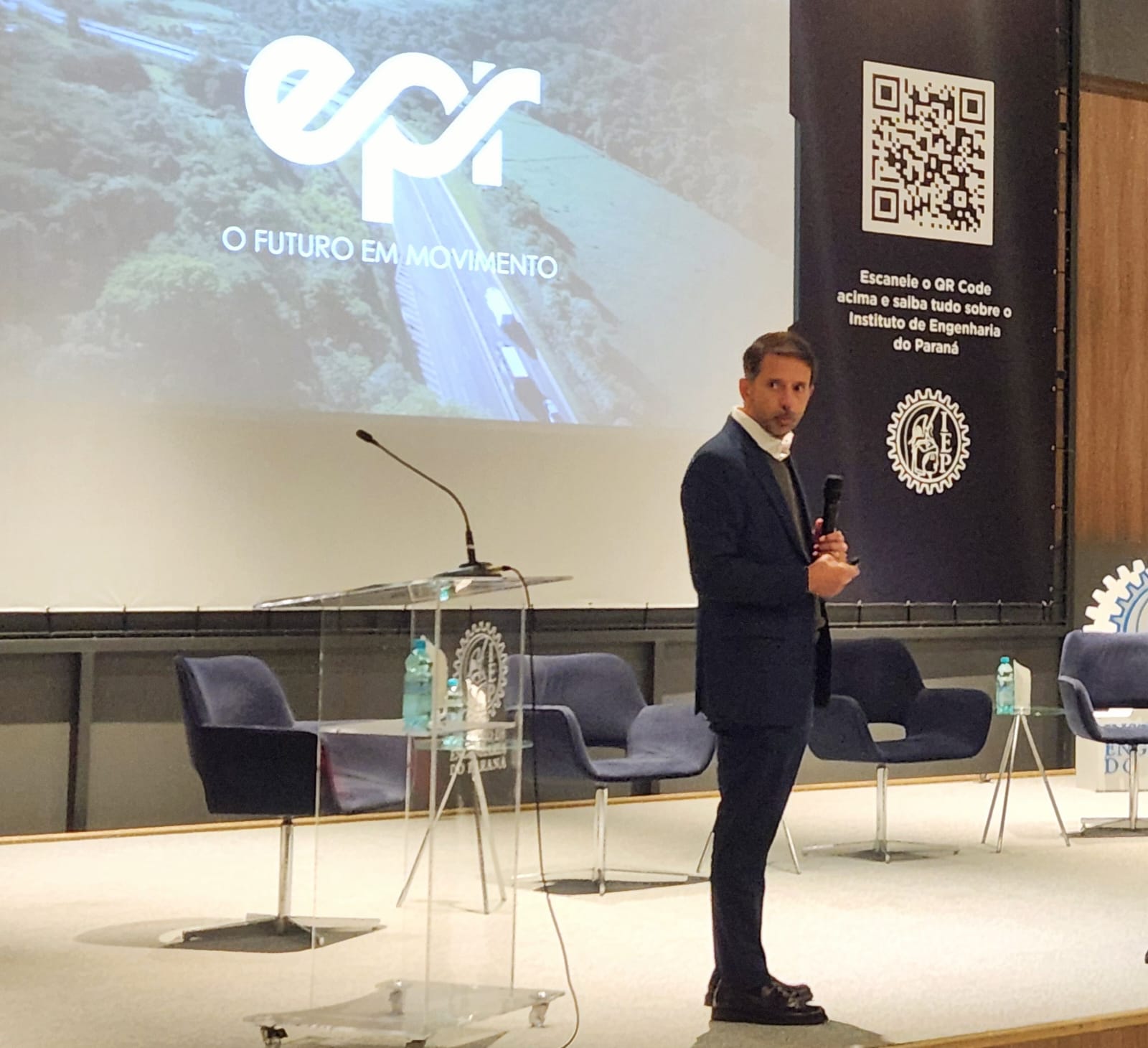 Marcos Moreira, presidente da EPR Iguaçu e Litoral Pioneiro, durante palestra no Instituto de Engenharia do Paraná sobre os investimentos e desafios dos lotes 2 e 6 das concessões de rodovias