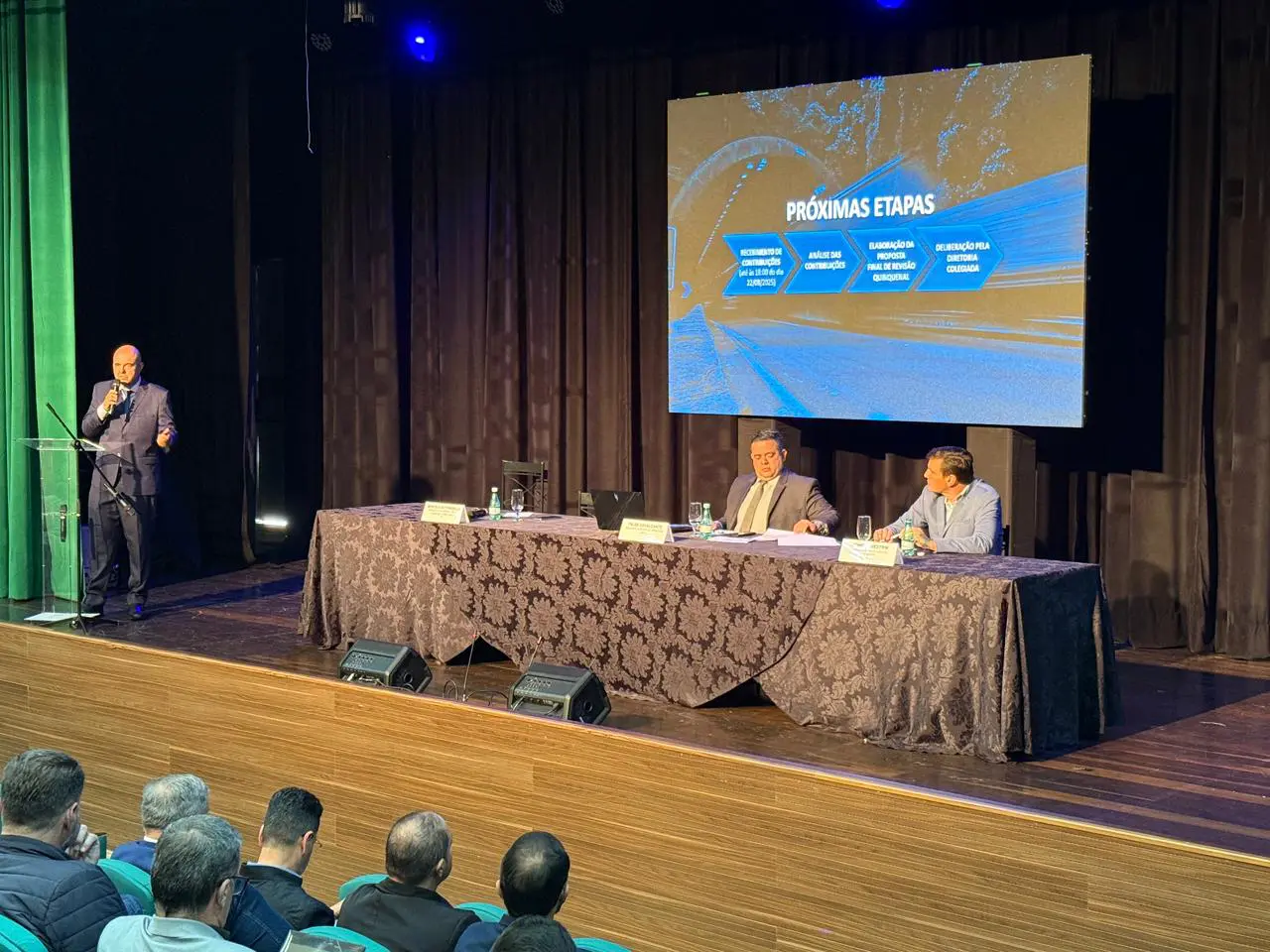 Audiência pública em Capivari de Baixo, na última terça-feira (12), debateu proposta para as obras no Morro dos Cavalos para desafogar a BR-101.