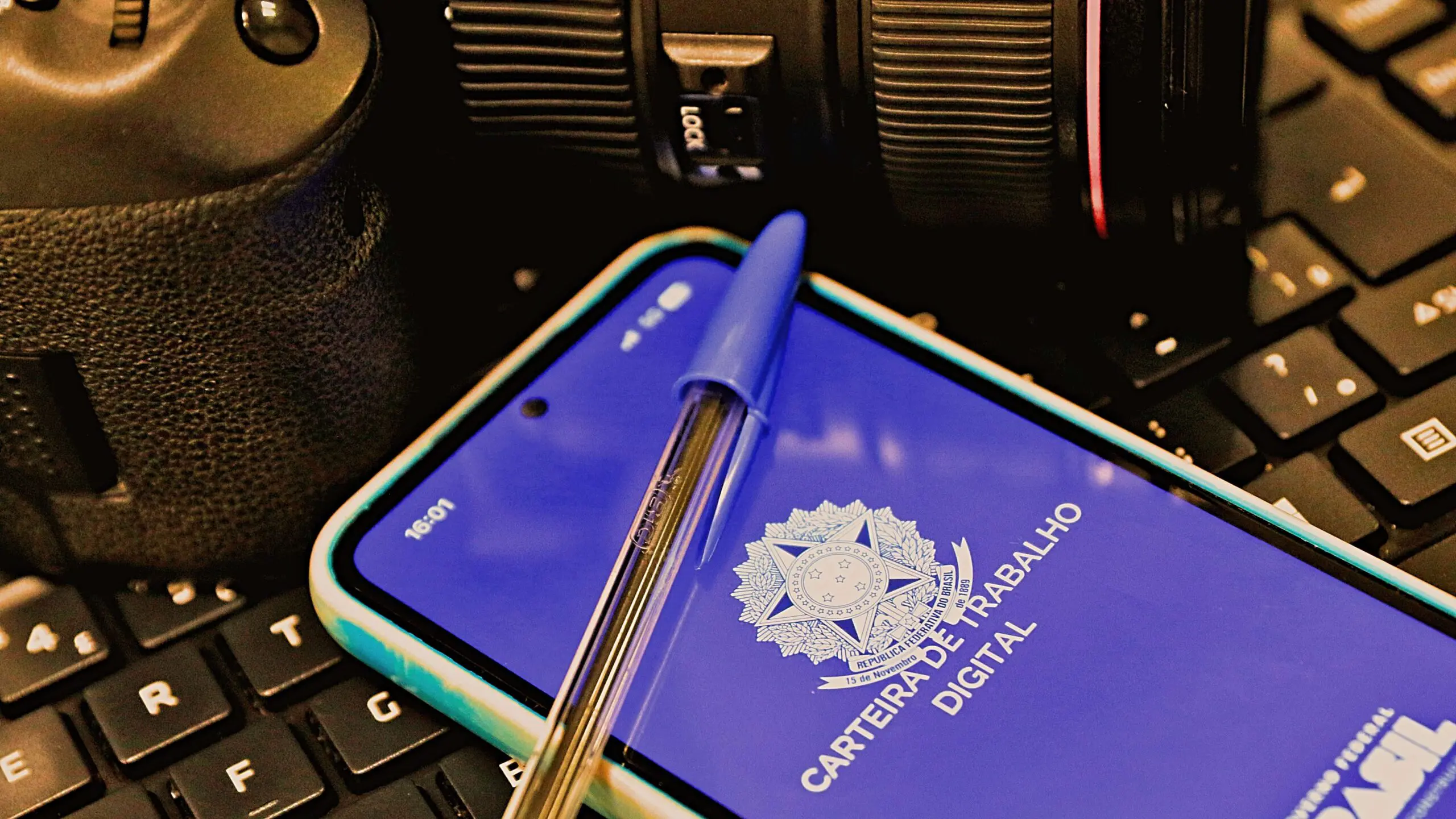 Números do mercado de trabalho são recordes, mas empresas não conseguem encontrar mão de obra qualificada.