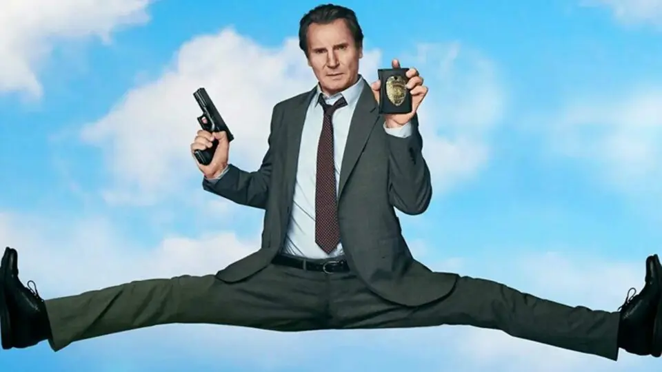 Liam Neeson faz o tenente Frank Drebin Jr, filho do lendário Drebin de Leslie Nielsen