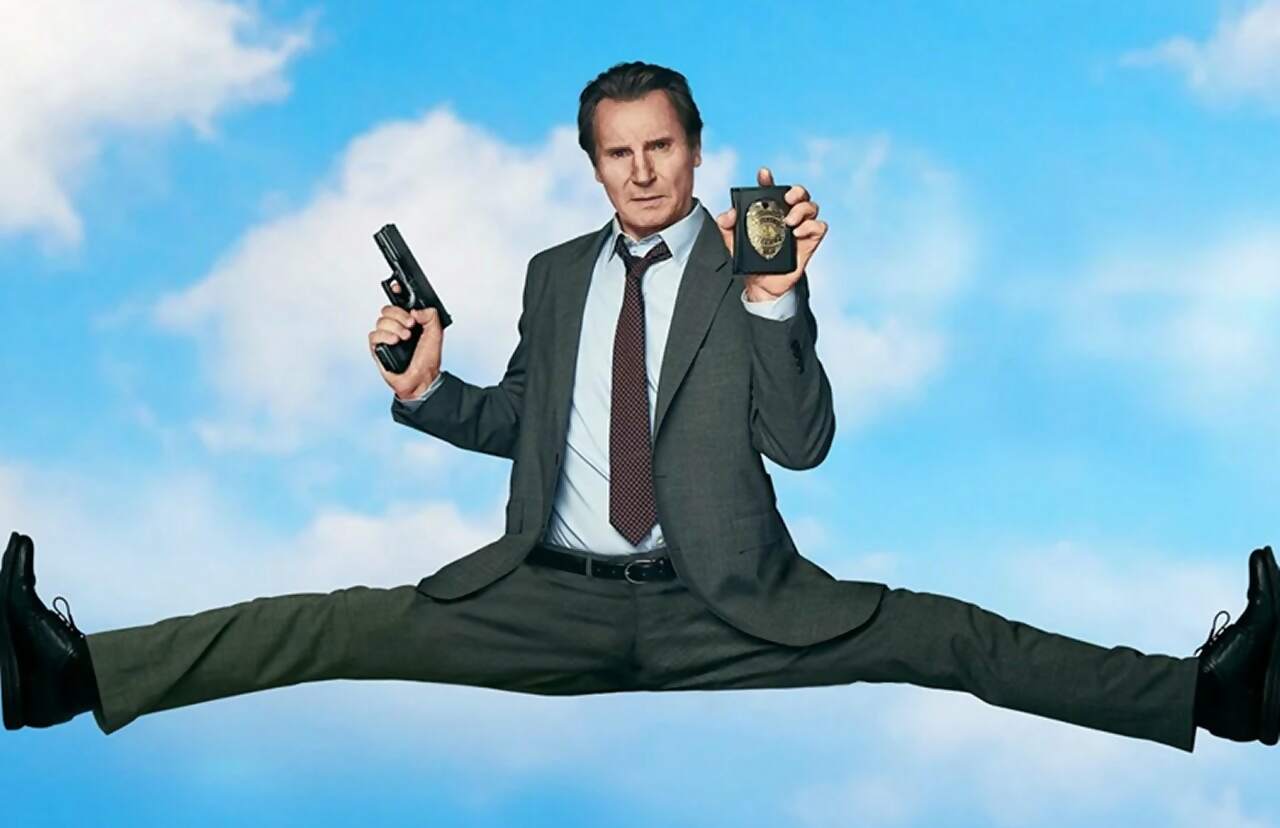 O ator Liam Neeson faz o tenente Frank Drebin Jr, filho do lendário Drebin de Leslie Nielsen