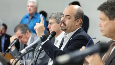 Mateus Simões (Novo), vice-governador de Minas Gerais, durante audiência na Assembleia Legislativa sobre a adesão do estado ao Propag.