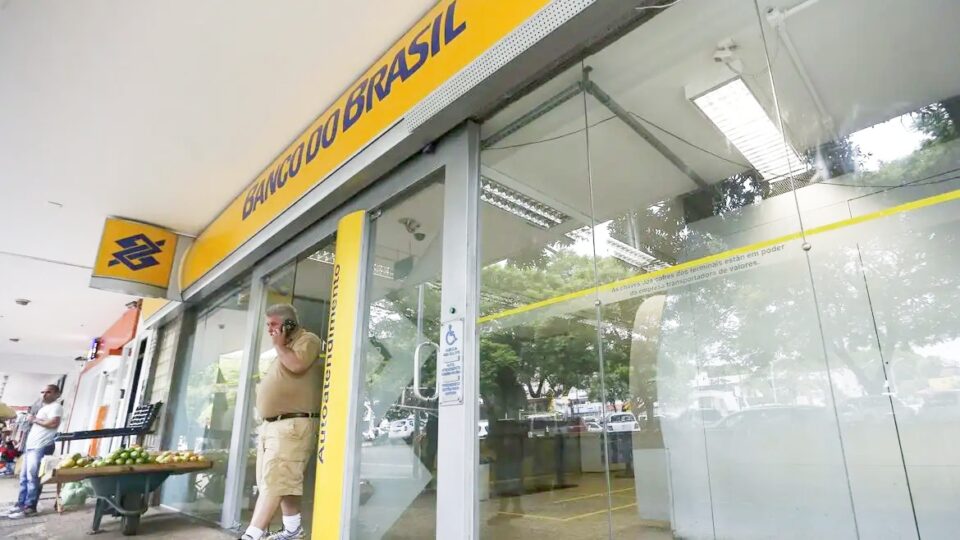 Lucro do Banco do Brasil despenca 60% com aumento da inadimplência de brasileiros e agro