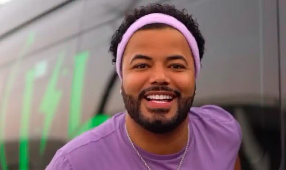 Após série de notificações por violações, o TikTok baniu o perfil de Hytalo Santos em 2023, mas Justiça da Paraíba ordenou reativação.