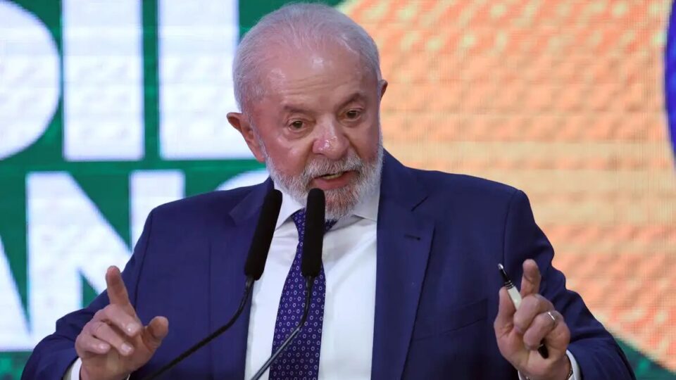 Lula se encontra com MC investigado por apresentação de criança em show de funk