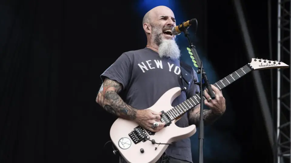 Scott Ian se apresentando com o Mr. Bungle num festival na Dinamarca