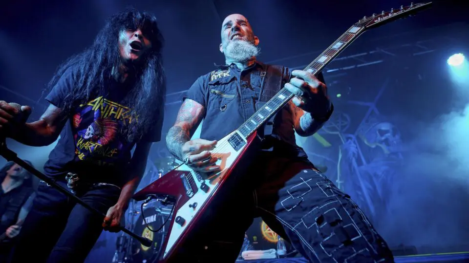 O vocalista Joey Belladonna e o guitarrista Scott Ian, da banda Anthrax