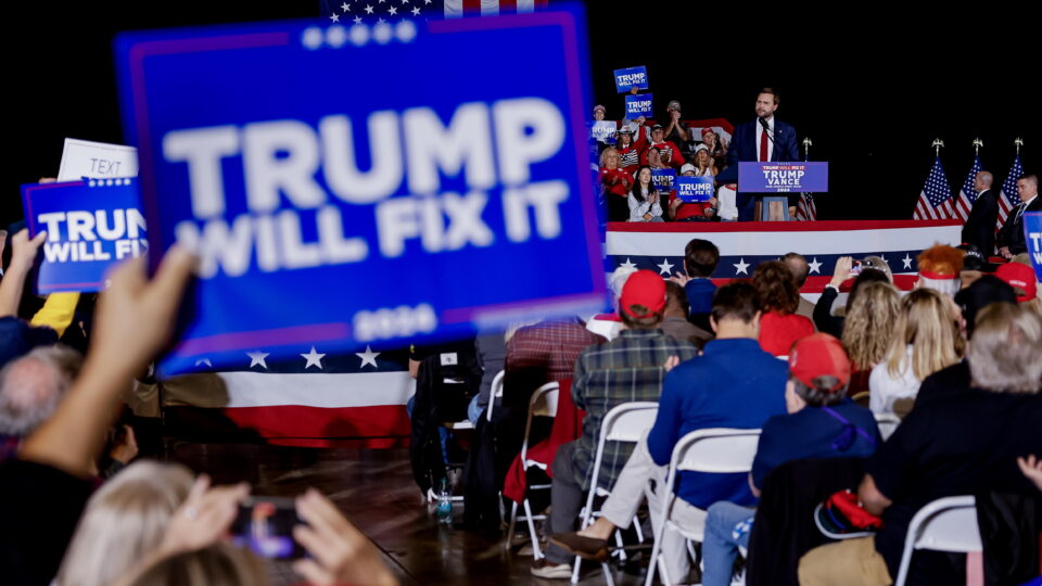Apoio republicano à Ucrânia tem crescido após aproximações de Trump com Zelensky