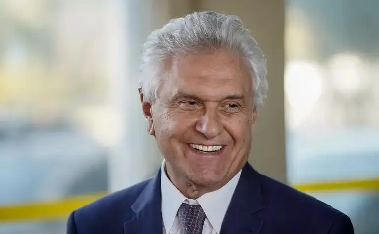 Ronaldo Caiado critica Lula, promete anistia a envolvidos no 8 de janeiro e defende candidatura ampla da direita em 2026.