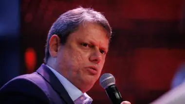 Tarcísio defende “entregar algumas vitórias” a Trump para negociar tarifaço