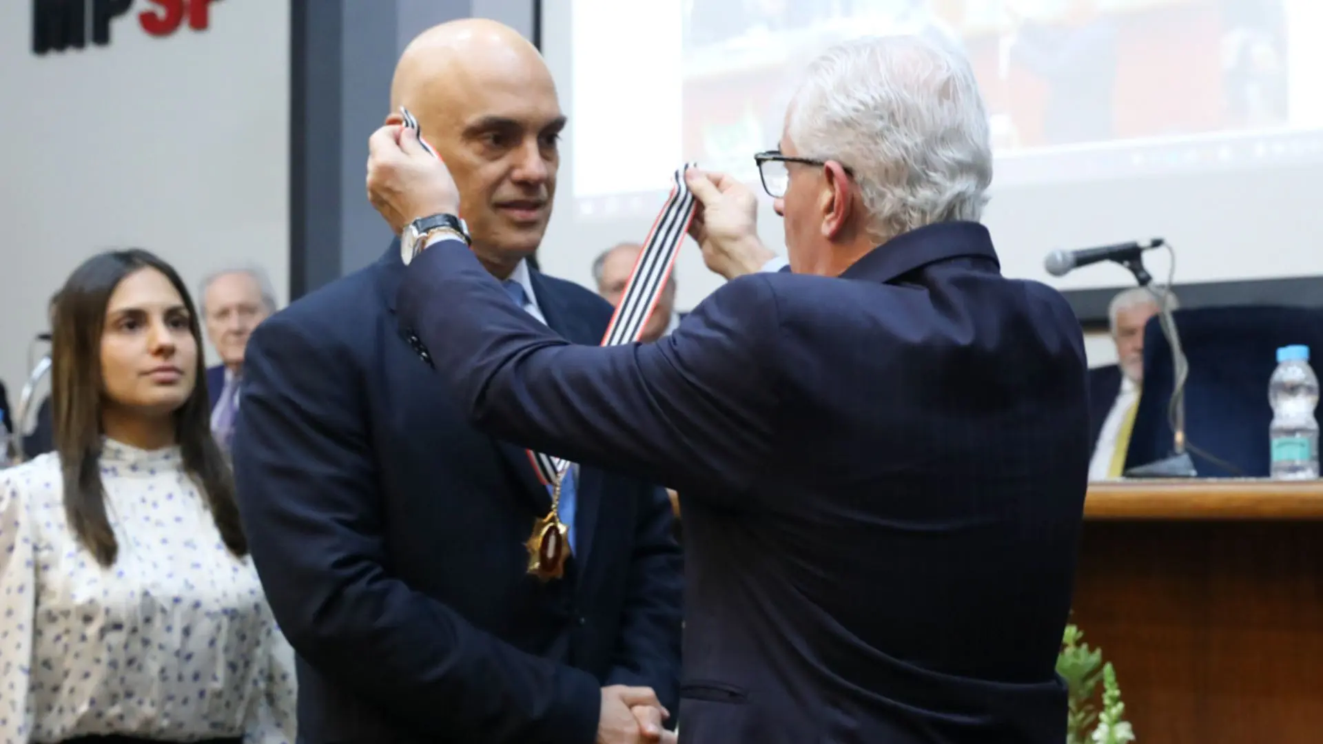 O ministro do STF Alexandre de Moraes tem recebido homenagens de forma recorrente no estado de SP