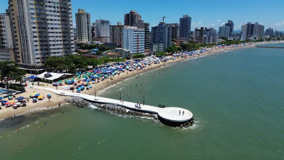 Com investimento de R$ 38 milhões, Piçarras lançou o quarto edital em dois anos para o alargamento da faixa de areia, adicionando 379 mil m³ de areia ao longo de 2 km.