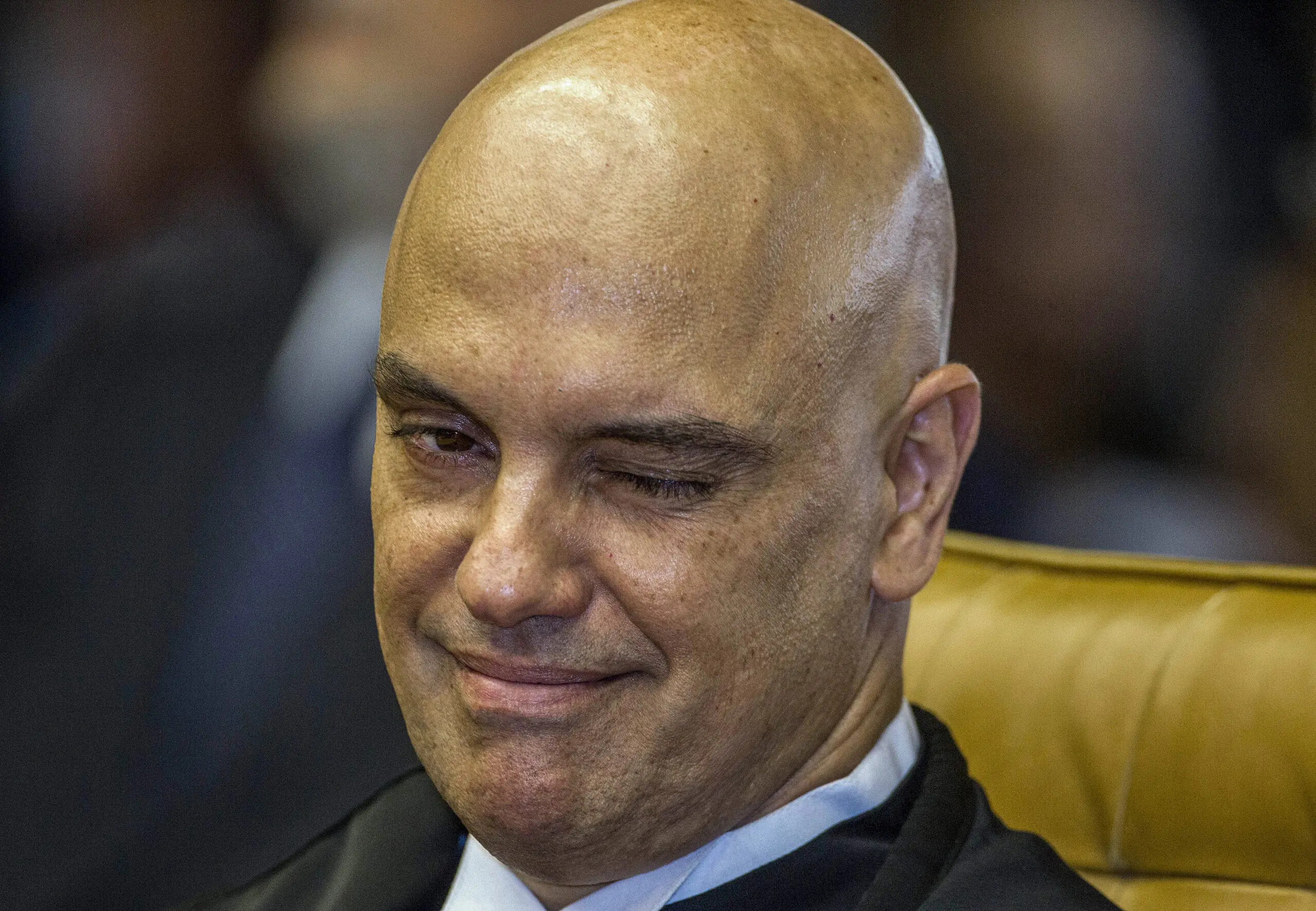 Ministro Alexandre de Moraes assina 99% dos mandados de prisão em aberto do Supremo Tribunal Federal (STF).