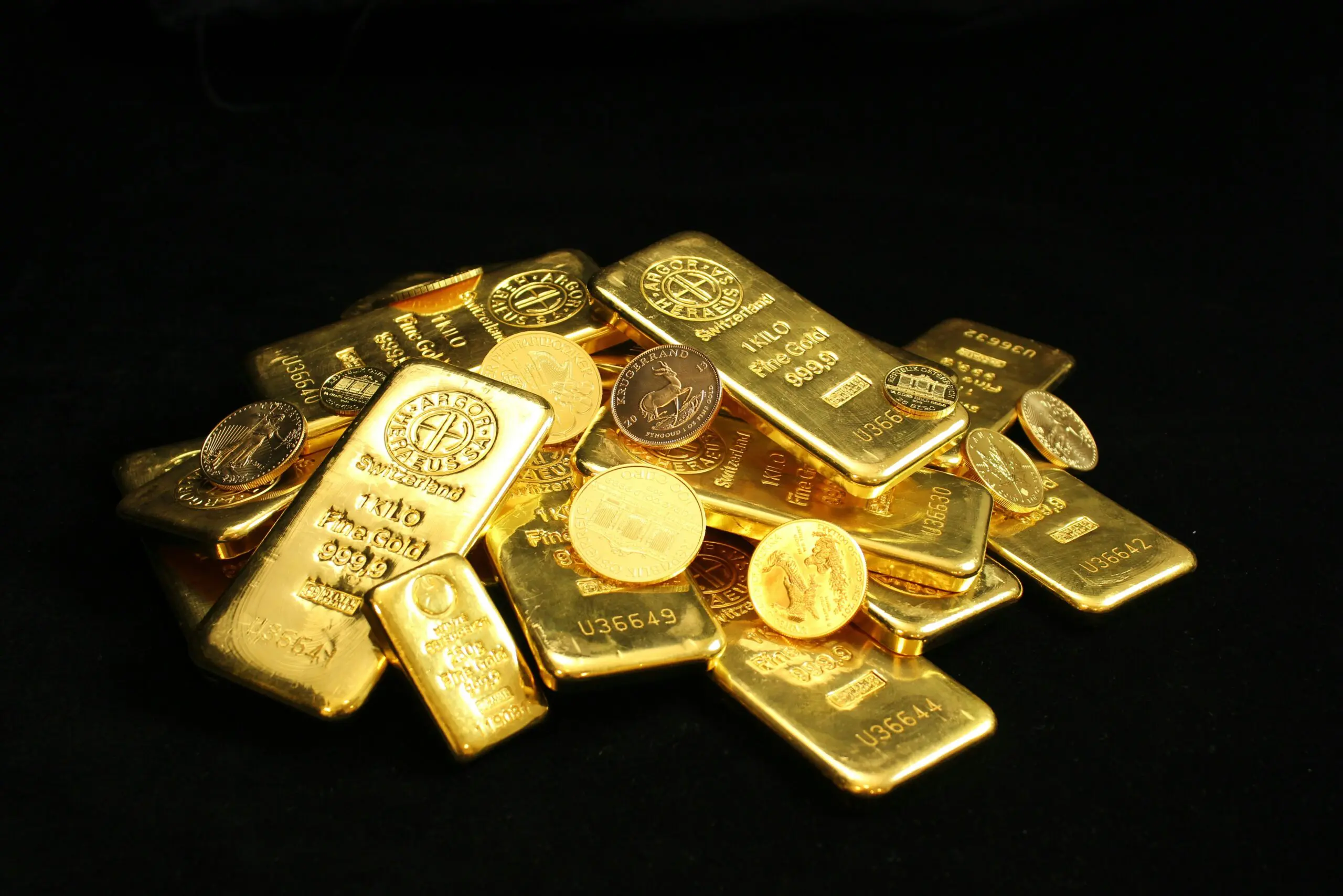 Barras de Ouro com Moedas de Ouro.