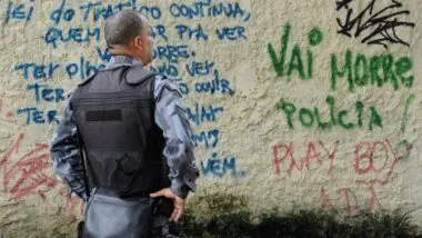 Mortes de policiais no Brasil