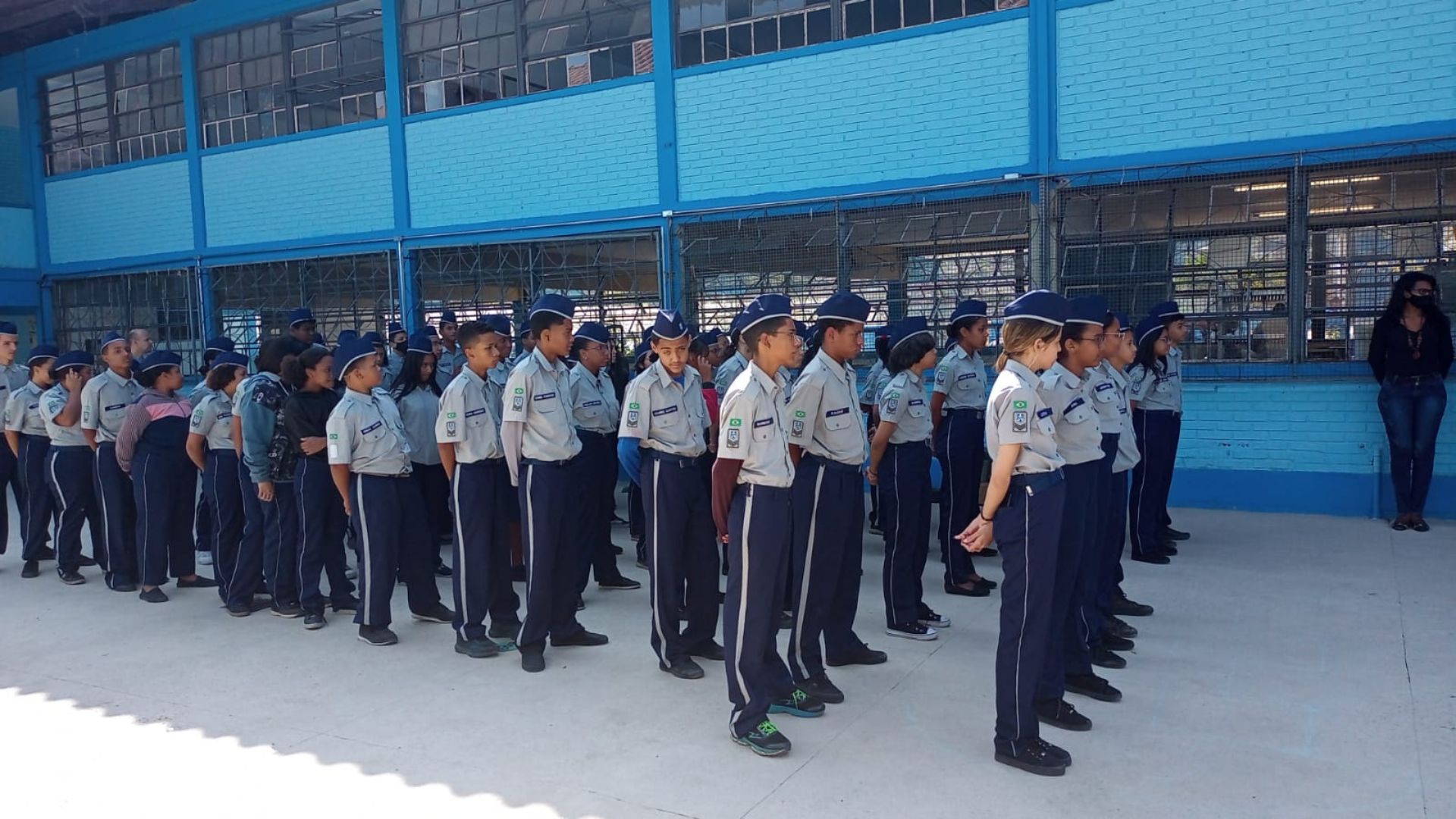 Dificuldade em ampliação de escolas cívico-militares provocou troca de secretário da Educação em MG.