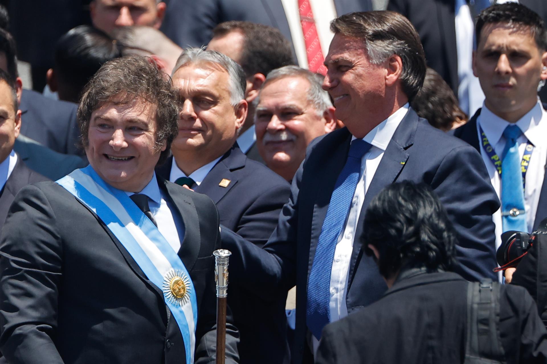 Polícia Federal diz ter encontrado no celular de Bolsonaro um pedido de asilo político endereçado ao presidente da Argentina, Javier Milei.