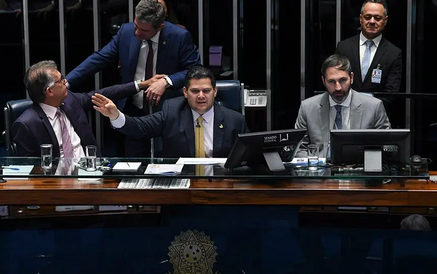 Senado instala CPI para investigar crimes de adultização de crianças e adolescentes nas redes sociais.
