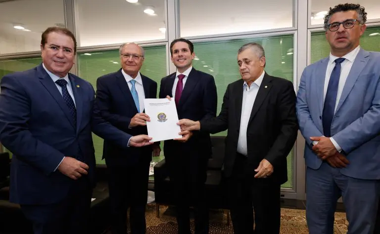 Alckmin apresenta a Motta propostas prioritárias do governo em defesa das exportações.