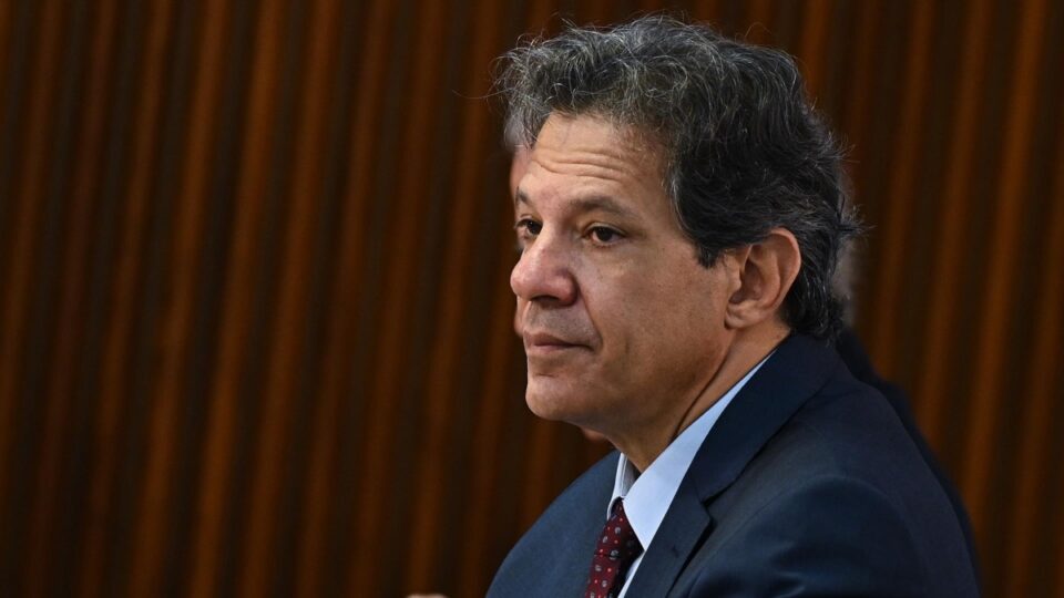 Novo cobra explicações de Haddad sobre cumprimento da Magnitsky pelo Banco do Brasil e Caixa