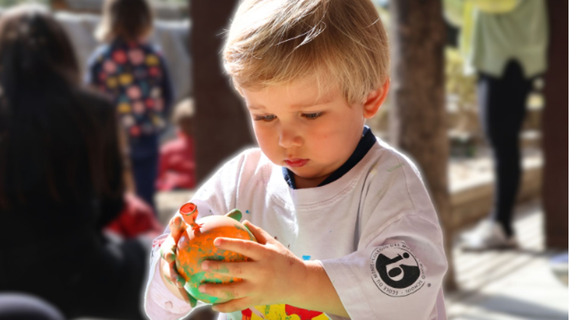 No Colégio Suíço-Brasileiro de Curitiba, cada brincadeira é uma oportunidade de aprendizado! A Educação Infantil vai além do ensino tradicional e aposta no brincar como ferramenta essencial para o desenvolvimento integral. Mais que diversão, é uma maneira de cultivar a criatividade, a autonomia e a inteligência emocional desde cedo.