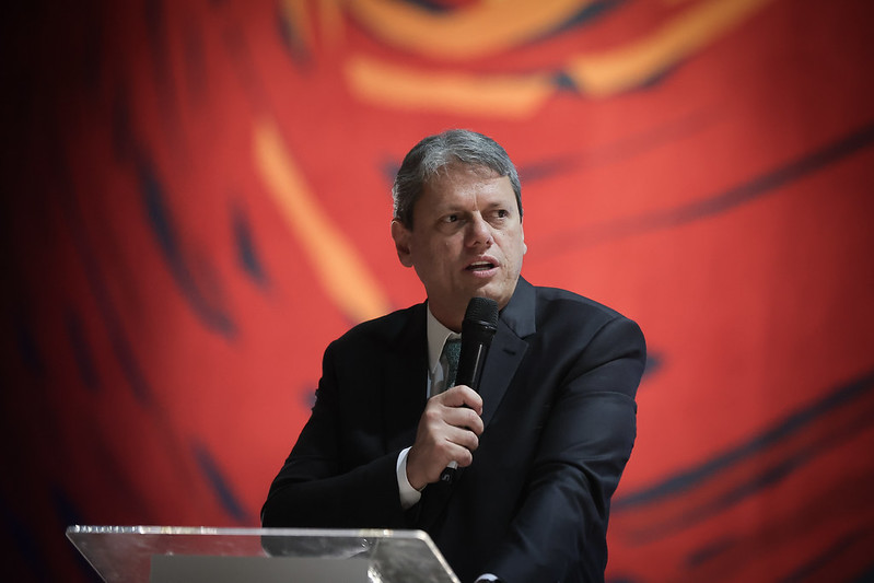 Para 42% da população paulista, Tarcísio de Freitas (Republicanos) atuou bem diante das tarifas impostas por Donald Trump ao Brasil.