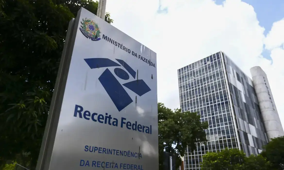Com Bets e IOF, Receita Federal arrecada R$ 254,2 bilhões em julho e atinge recorde histórico.