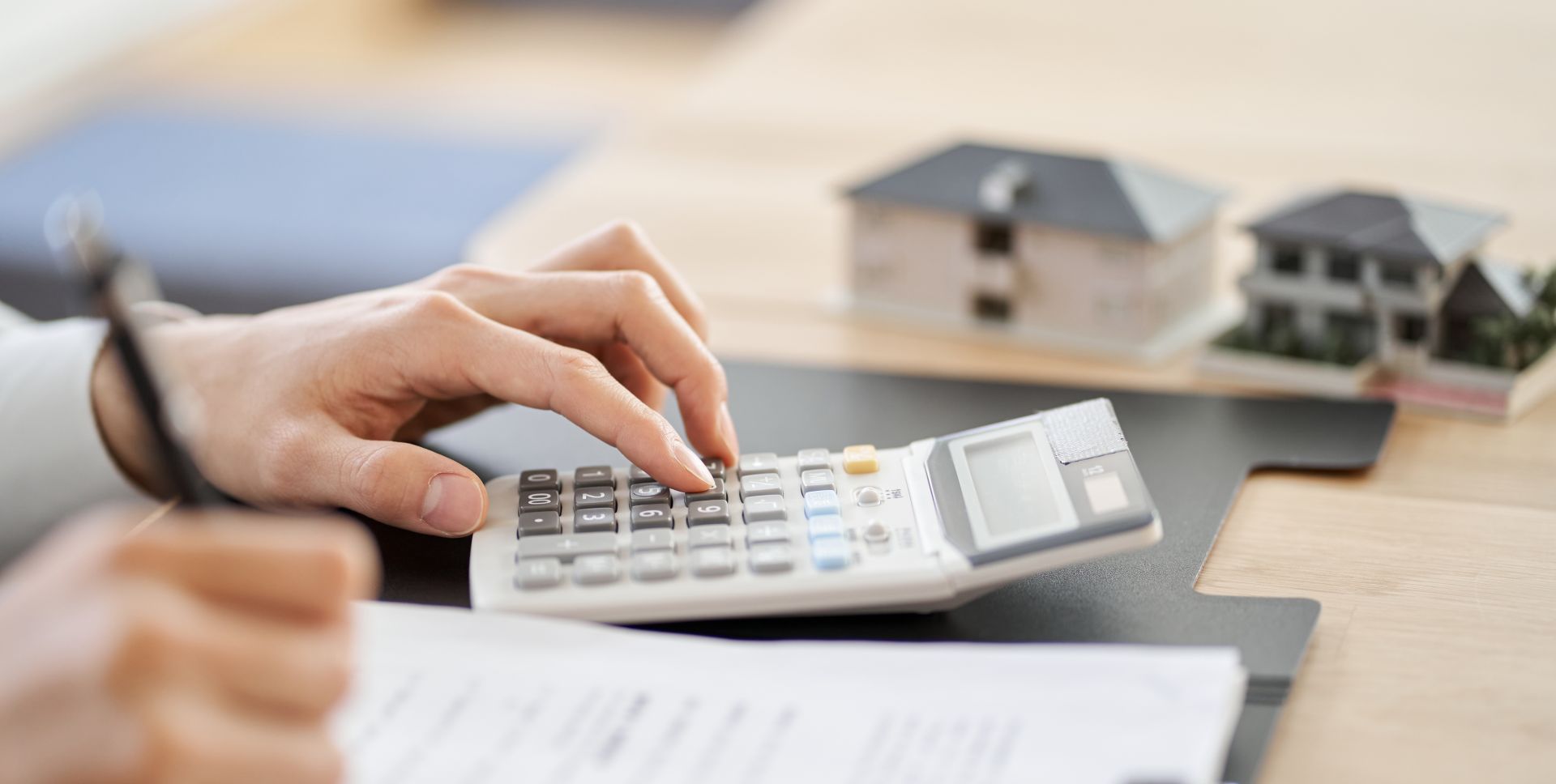 Em um cenário de profundas mudanças legislativas, a contabilidade e a gestão jurídica se tornam aliadas estratégicas para a proteção e o crescimento do seu negócio. Saiba como se antecipar a essas transformações