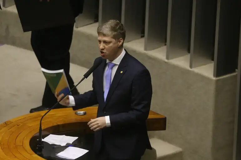 Defesa de Van Hattem chega ao Conselho de Ética e reforça legalidade em obstrução