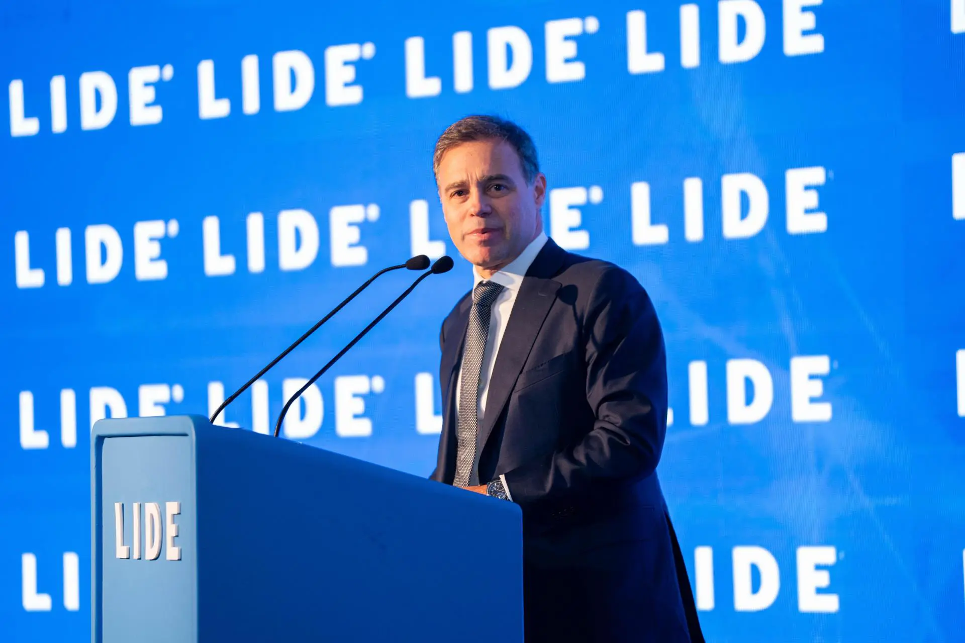 André Mendonça defende autocontenção do Judiciário em evento no Rio.