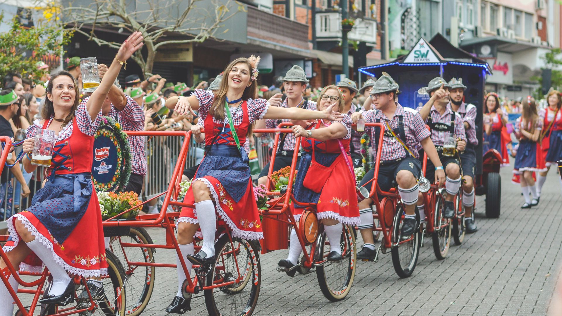 Cultura e costumes dos imigrantes europeus estão presentes em todas as cidades de Santa Catarina.