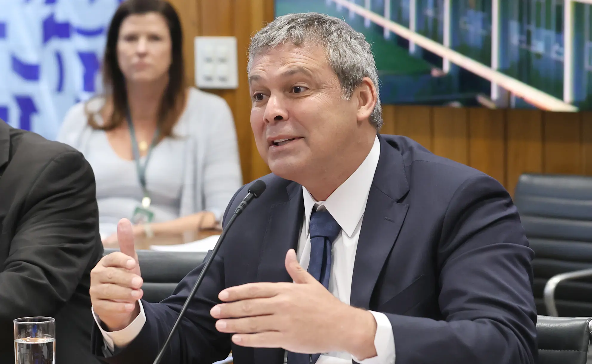 Líder do PT cita “risco de fuga” e pede prisão preventiva de Bolsonaro ao STF