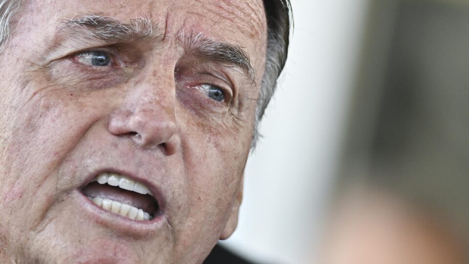 Prisão de Bolsonaro pode gerar novas sanções dos EUA e ampliar risco de crise econômica