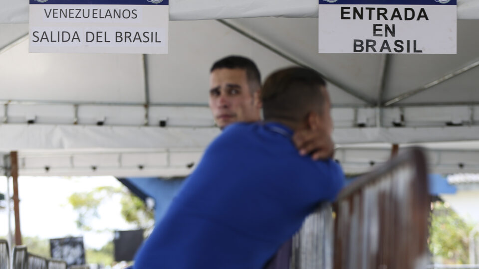Entrada de venezuelanos no Brasil aumenta após eleições municipais fraudadas pelo chavismo