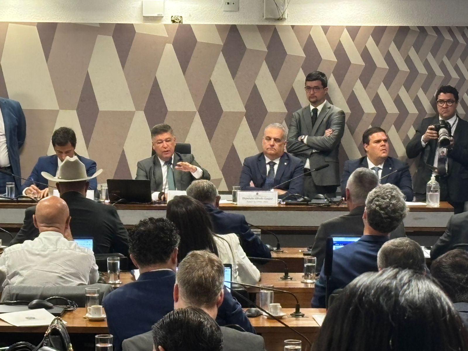 Bilhões desviados, fraudes escandalosas, sindicatos e políticos: quais são os alvos da CPMI do INSS