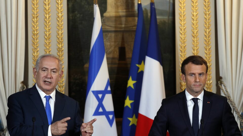 Alemanha defende Israel, enquanto França e Reino Unido condenam ataque a hospital em Gaza