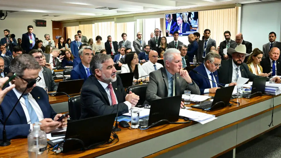 Comissão Parlamentar Mista de Inquérito (CPMI) do INSS durante sessão nesta terça-feira (26)