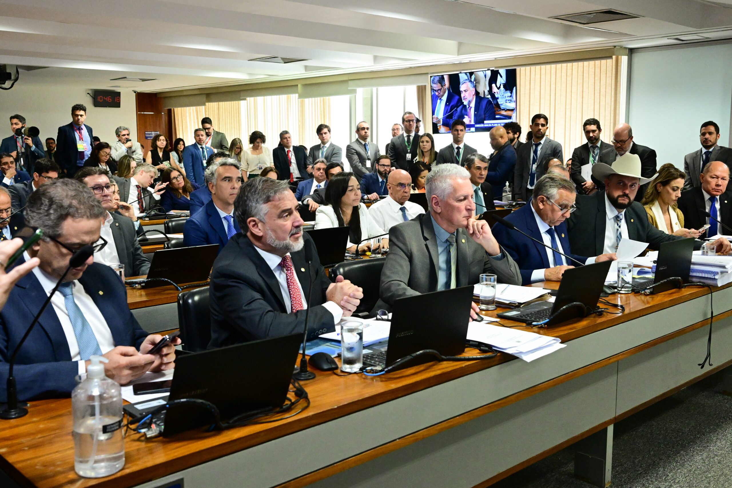 CPMI avança sobre mundo político com interrogatório de ex-ministros de Lula e Bolsonaro
