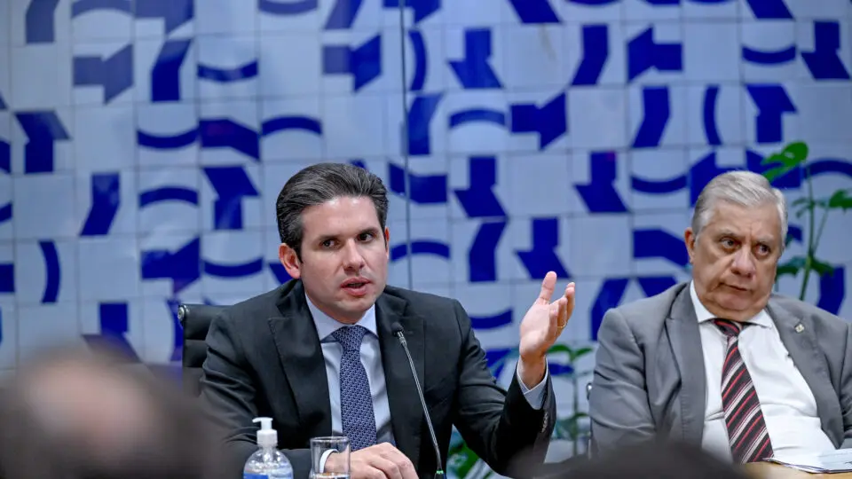 Hugo Motta fim do foro